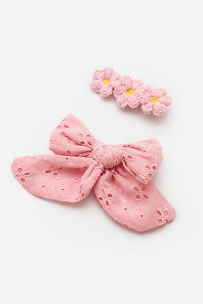 Le Mabelle Powder Scallop Bow Knitted Flower 2-Piece Clip Buckle