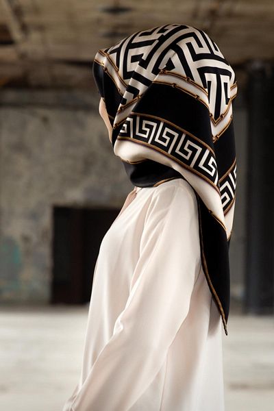Vissona Μαύρο και κρεμ χρώμα Twill μεταξωτό κασκόλ