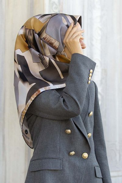 Vissona Γεωμετρικό μοτίβο 100% Twill Silk Grey-White Φουλάρι Φύλλων Φύλλων 90x90 Ράψιμο στο χέρι