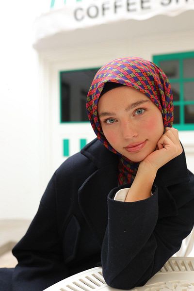 Silk Home 73073-18 Model Soft Scarf
