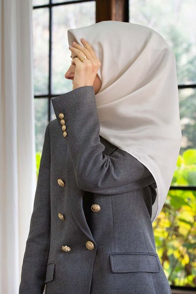 Vissona 100% Twill Silk Plain Ecru Colored More Tok Exclusive Series 90x90 Σχήμα ραπτικής κασκόλ: Ράψιμο στο χέρι