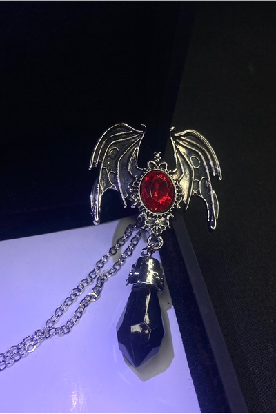 TChicora Gothic Kanatlı Kolye Kırmızı Yapay Elmas Detaylı - Gotik Stil