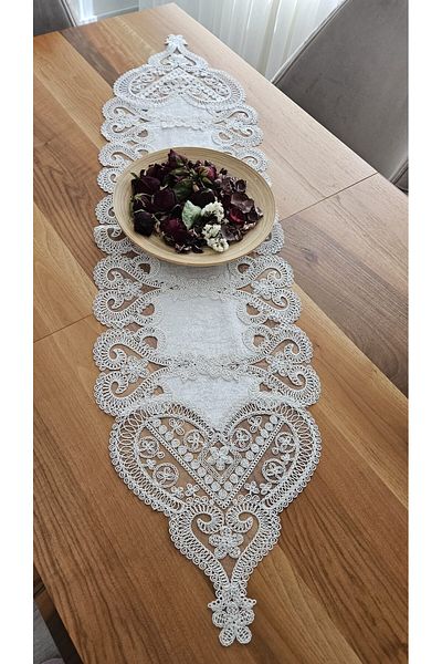 ZESA HOME Luxury French Lace Velvet Runner