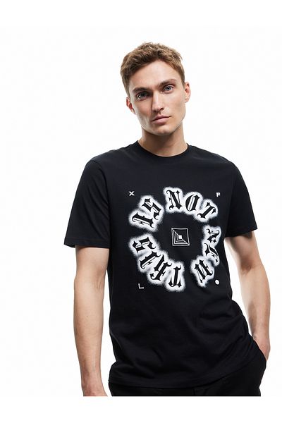Koton Kurzärmliges T-Shirt mit Rundhalsausschnitt und Gothic-Print
