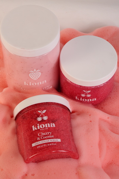 KİONA مجموعة من قطعتين: الكرز - جوز الهند والفراولة |   مزيل السيلوليت والجرو...