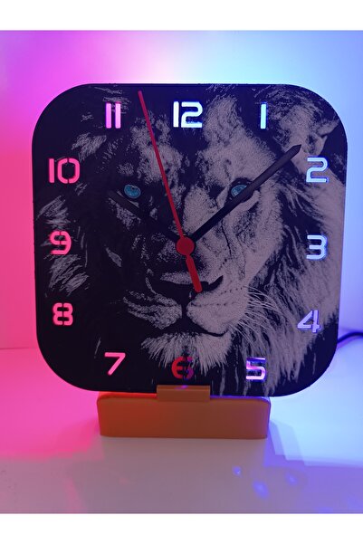 Home IŞIKLI 17 CM KARE MASA ÜSTÜ SAAT ASLAN FİGÜRLÜ