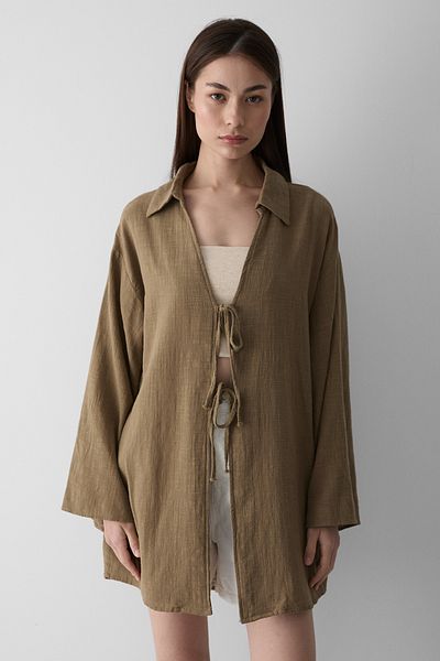 Laluvia Olivgrüne Kimonobluse aus 100 % Leinen mit Spitzendetail – 5218