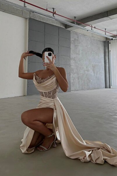 İyem Abiye Στράπλες και διάφανη λεπτομέρεια Allerli Κομψό Σατέν Σχέδιο Βραδινό Φόρεμα Full Fit