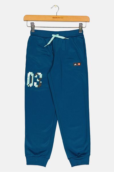 adidas بنطال رياضي للأنشطة الخارجية من Adidas X Lego Kids Boys، أزرق مخضر