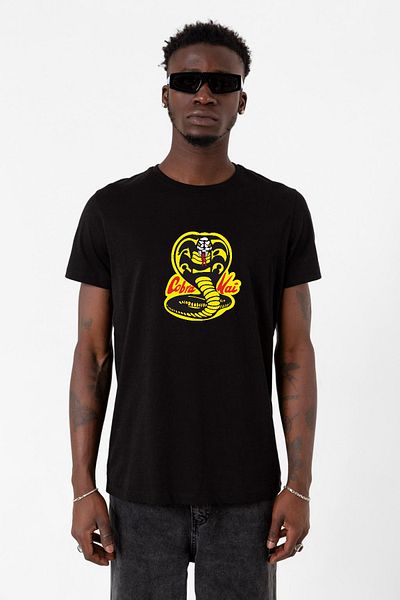 Tshirthane Μαύρο ανδρικό μπλουζάκι με λογότυπο Cobra Kai