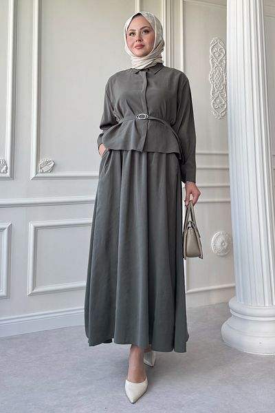 InStyle بدلة كاكي مع تنورة بحزام رفيع