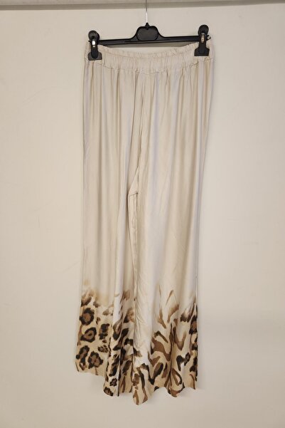 della moor Women's Beige Italian Leg Leopard Pattern Wide Leg Satin Trousers