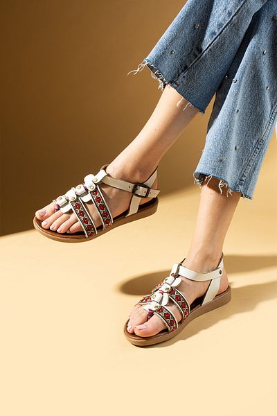 Pembe Potin Women's White Comfortable Poly Sole Daily Summer Basement Style Sandals