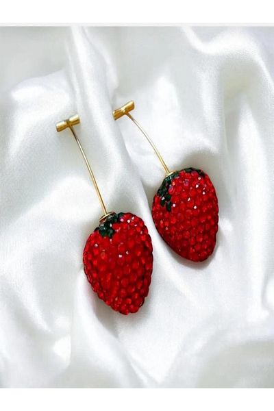 PARLAK EVREN “Sparkling Strawberry Design Earrings – Fun and Eye-Catching Accessory”