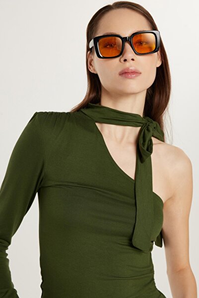 Tudors بلوزة نسائية ذات قصة قياسية مضلعة وأكمام واحدة وياقة غير متماثلة باللو...