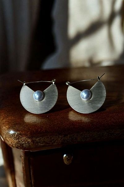 MIRADA JEWELRY Vintage Pearl Design Earrings