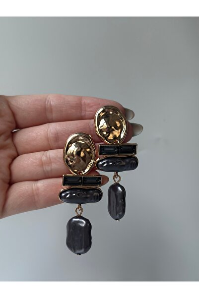 Aksu Atelier أقراط من الذهب واللؤلؤ والكريستال الباروكي - أقراط بتصميم عصري غير متماثل