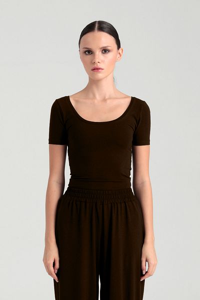 SHEISMONO Ultra Soft Οβάλ Γιακά Κοντομάνικη Μπλούζα Καφέ