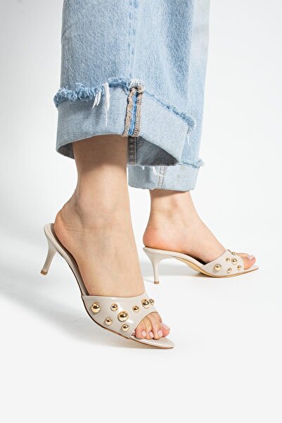 Şan's Shoes Beige Patent Leather Trop Accessory Slippers