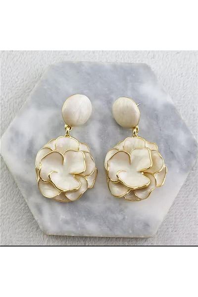 Pelin Aksesuar White Flower Earrings