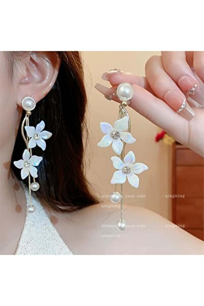 Pelin Aksesuar Beyaz Çiçekli Sallantılı Küpe