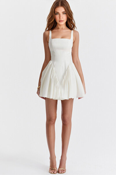 BERFUĞ KIRAN Bílé zlevněné minišaty na zádech s proužkovým detailem