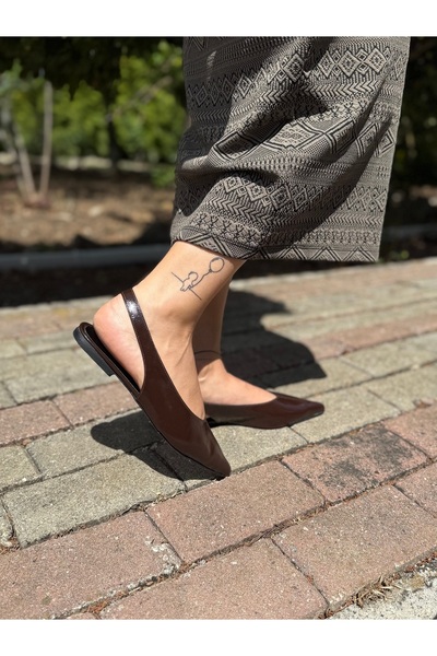 BURCU COLLECTİON Jessica Pointed Toe Rubber Detailed Bitter Brown Patterned Patent Leather Women's Ballerinas