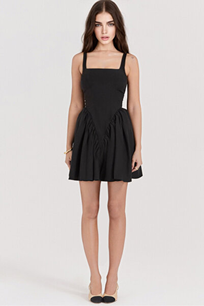 BERFUĞ KIRAN SİYAH SIRT DEKOLTELİ KURDELE DETAYLI MİNİ ELBİSE