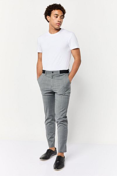 CELIO Men Regular Fit Checkered Chino Pants, Grey