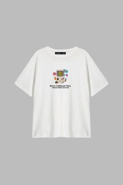 Bak Moda Retro Childhood Vibes Štampano Relaxed Fit bela ženska majica
