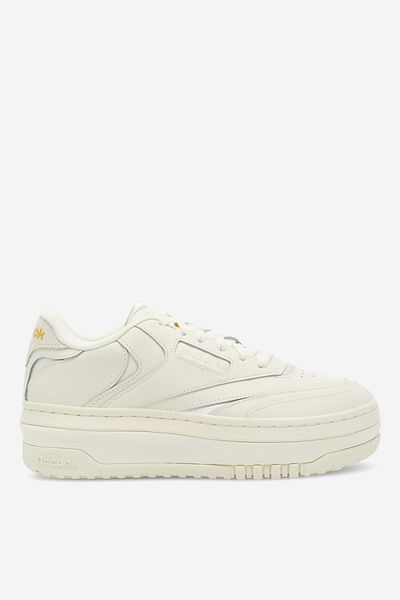 Reebok woman sports shoes 2230060486904 Beige