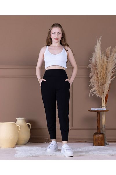 Kinzi Pleated Carrot Leg Pants