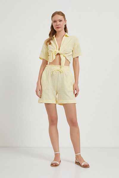 Arma Life Mini pantaloni scurți din muselină galbenă cu model pentru femei