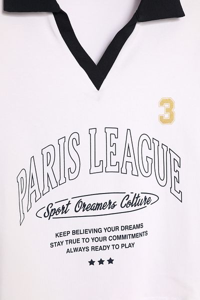 Quzu Tricou crop cu gât polo cu imprimeu text Paris alb