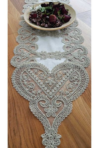ZESA HOME French Lace Linen Gardeya Luxury Runner
