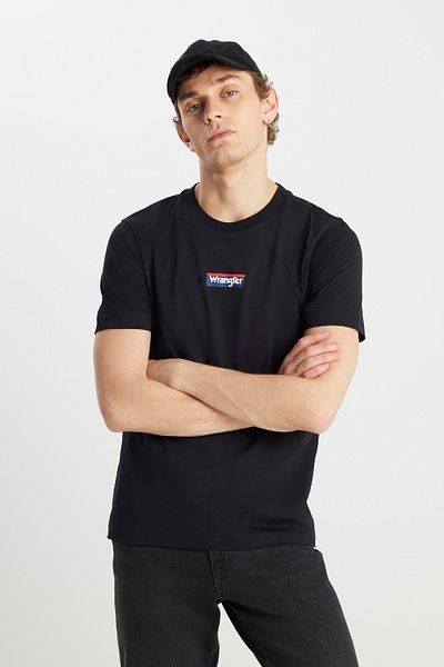 WRANGLER Μπλουζάκι από 100% βαμβάκι με κανονική εφαρμογή κανονικής κοπής μαύρο μίνιμαλ λογότυπο