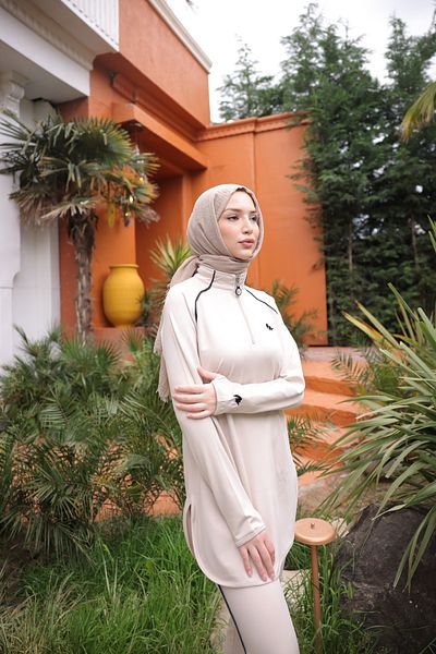 Wovi Women's Half Zipper Diving Fabric Mold Jogger Hijab Swimsuit Closed