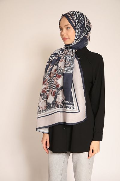 Dia Vela Soft Shawl with Chain Pattern in Navy Blue and Cream Tones
