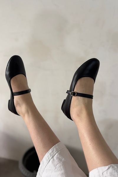 SHOEBELLAS Aosa Siyah Hakiki Deri Tek Biye Detaylı Kadın Babet