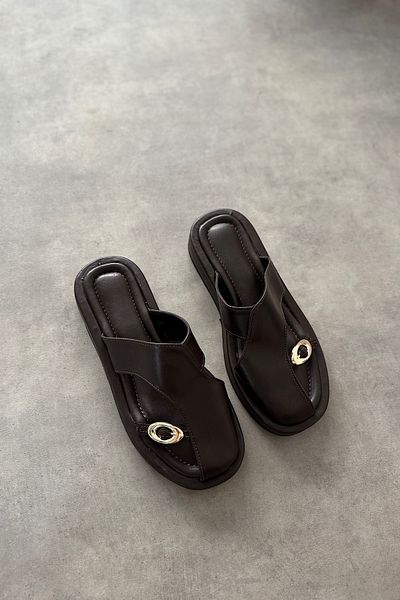 SHOEBELLAS Дамски сандали Mendan Bitter Brown Gold с катарама