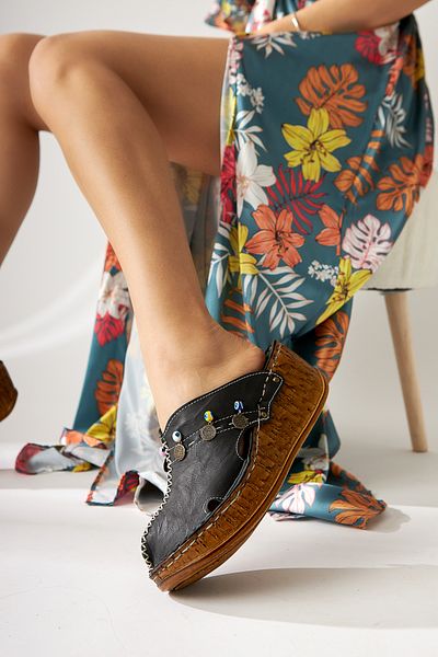 Limoya Papuci de damă Annika Black Antique din piele naturală Sabo cu pană