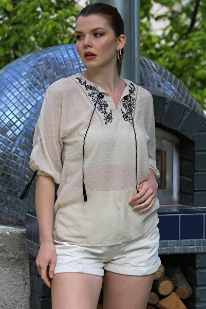 Chiccy Μπεζ στρογγυλή λαιμόκοψη 3/4 μανίκι δεμένη κεντημένη μπλούζα casual ύφανση 65 50