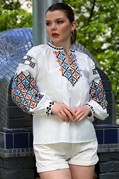 Chiccy Ecru Στρογγυλή λαιμόκοψη με μπαλόνι μανίκι δαντέλα Κεντημένη μπλούζα casual ύφανση 65 55