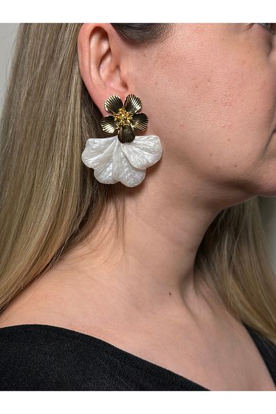 Pao Rosa Floral White Earrings