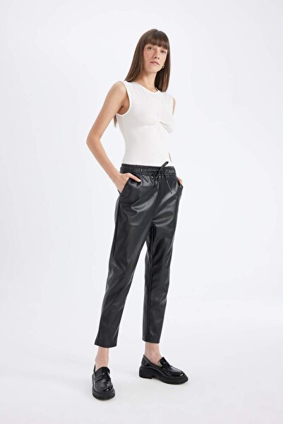 DeFacto Jogger Fit Hohe Taille Kunstleder Hose mit Taschen X8320AZ24WN