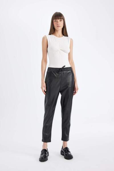 DeFacto Jogger Fit Hohe Taille Kunstleder Hose mit Taschen X8320AZ24WN