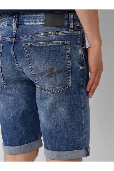 QS by s.Oliver Pantaloni scurți Q/S by s.Oliver pentru bărbați, model John, croială regulată, talie medie, albastru închis