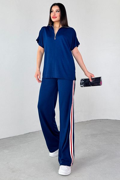 Cappmoda TKM-13299 طقم تي شيرت مخطط بنصف رقبة دائرية وسروال فضفاض بسحاب أزرق داكن
