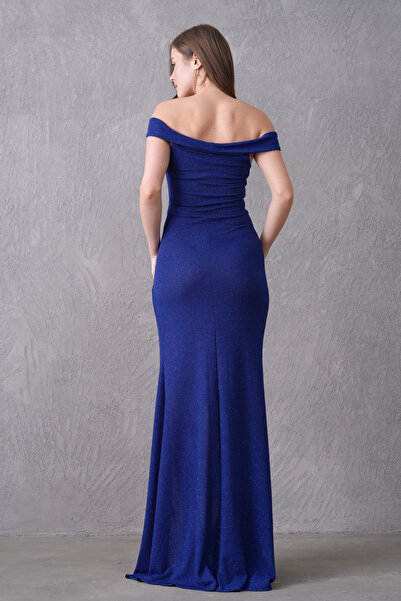 bayansepeti Жіноча сукня з синьою блискучою креповою тканиною, без бретелей, з розрізом на комірі, довжина до підлоги 582539