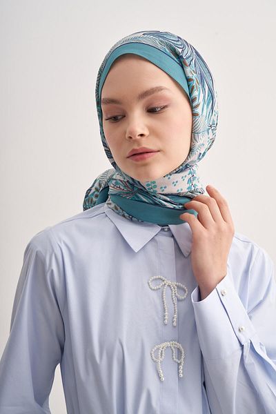 carell Lily Blue Vela Flush Shawl